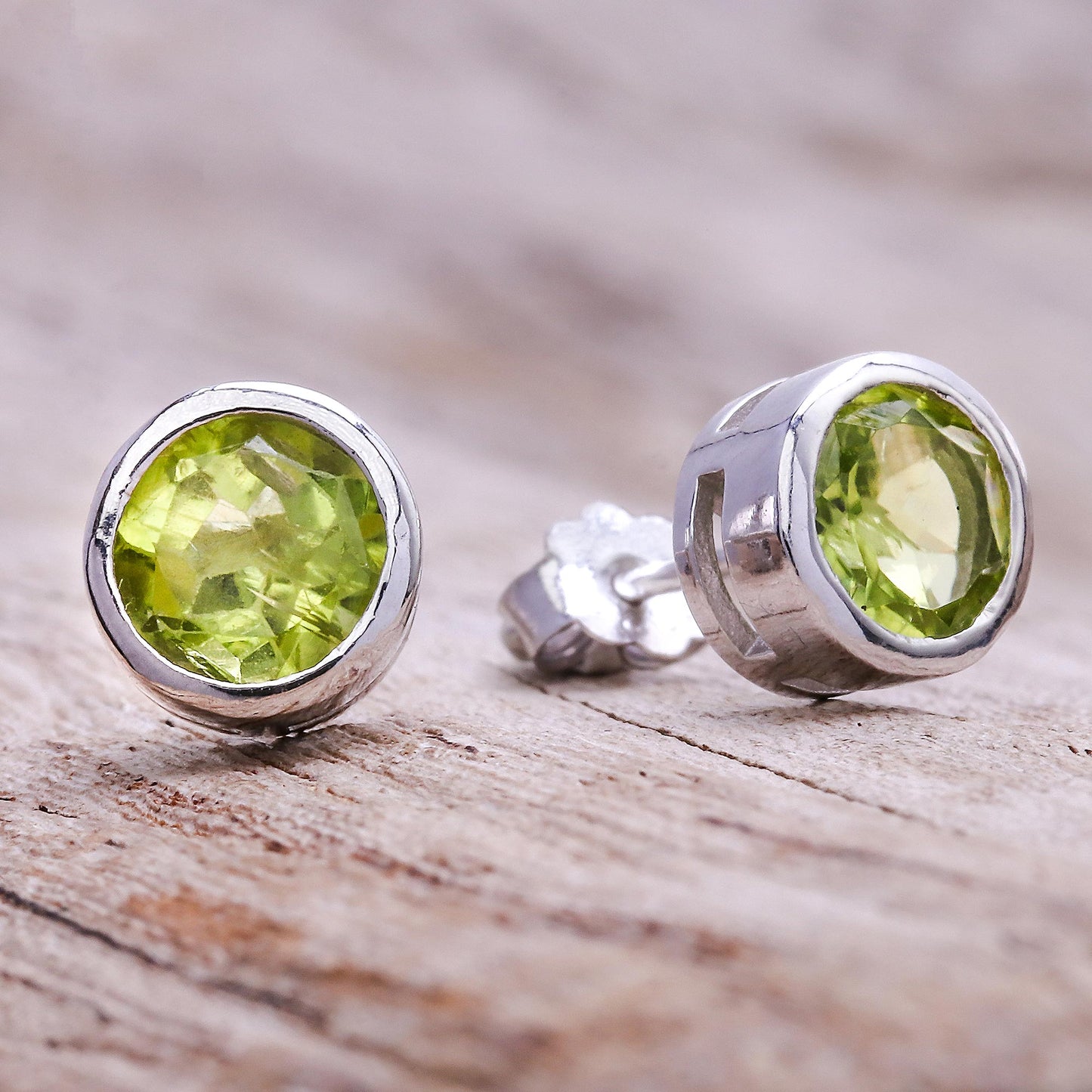 Round Star Round Peridot Stud Earrings from Thailand